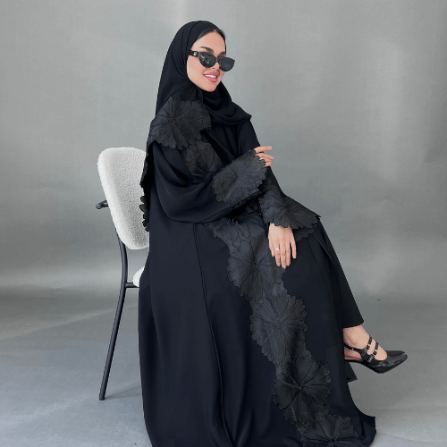 عباية قلاب انترنت مزينة بالورد من الأمام والاكمام (عباية رزان) 