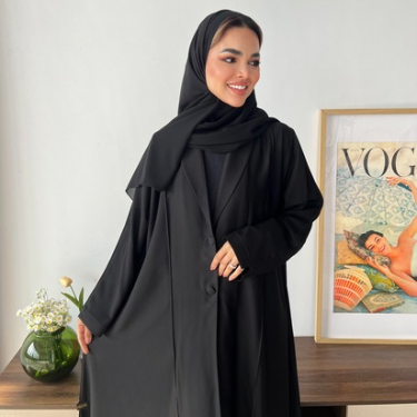 عباية صالونا كوري بياقة رسمية - عبايه عملية فاخرة لكل يوم من عبايات لوسين ( عبايه شموخ) 