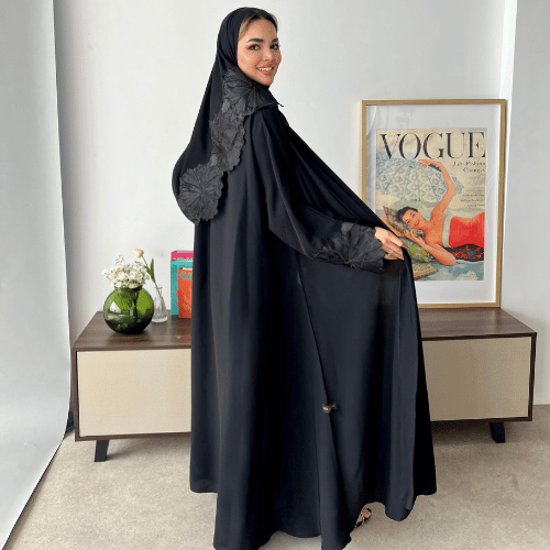 عباية قلاب انترنت مزينة بالورد بالأكمام والطرحه (عباية رزان اكمام) 