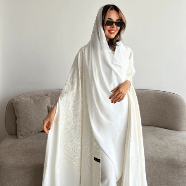 عباية لف بشت قطري أبيض بتطريز شانيل أنيق (عبايه طيف أبيض)