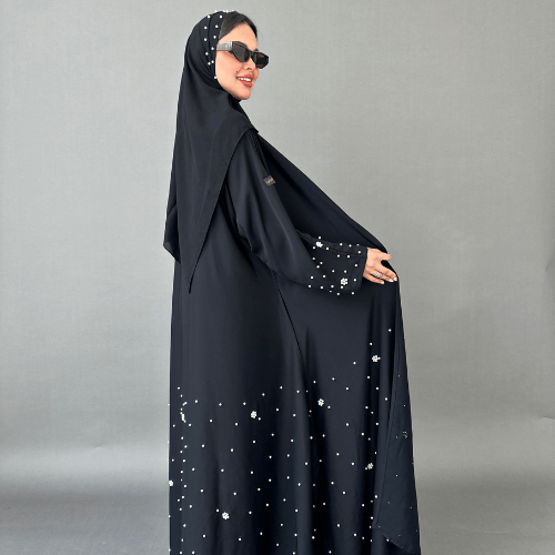 عباية كلوش مزينة باللؤلؤ الأبيض على الأكمام وأسفل العباية (عباية نجاة) 