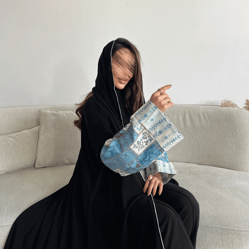 عباية كريب ملكي بأكمام قلاب لنن هندي (عباية سمر)