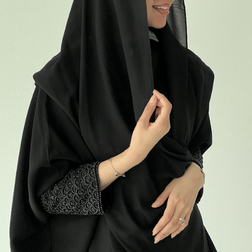 عباية بشت كريب ملكي مع شك أسود بالأكمام