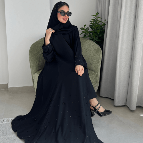 عباية كلوش مزينة باللؤلؤ الأسود على الأكمام واسفل العباية (عباية لينا) 