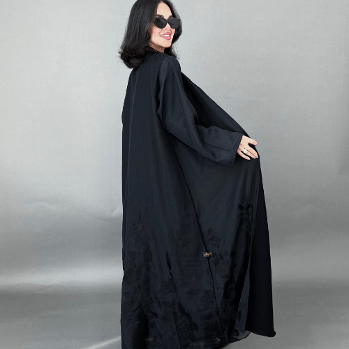 عباية كريب فاخر بتطريز أسود أنيق من الأسفل (عباية رشا أسود) 