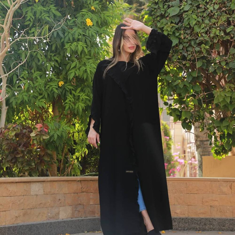 عباية كريب ملكي كوري بياقة رسمية مميزة