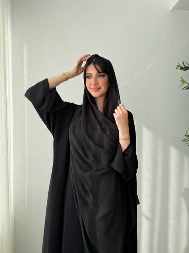 عباية كريب ملكي بتدخيلات شيفون بفصوص سوداء وأكمام مبطنة(عباية رحاب)
