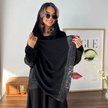 عباية كريب ملكي كوري بدانتيل فاخر مع تدخيلات خرز (عباية ألين)