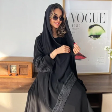 عباية كريب ملكي كوري بدانتيل فاخر مع تدخيلات خرز (عباية ألين)