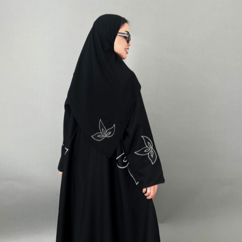 عباية بليزر أنيقة مطرزة بالورد الأبيض (عباية اثير) 