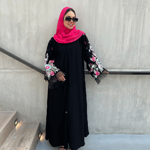 عباية كريب ملكي بتطريز ورود وردية كبيرة مع تل(عبايه سهى)