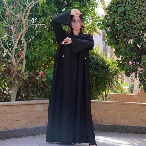 عباية كلوش كريب بكسرات أنيقة