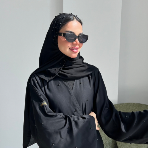  طرحة سوداء أنيقة بطرف مزين بلؤلؤ الأسود