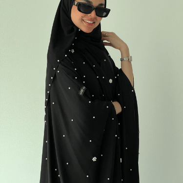 عباية بشت سوداء مزينة باللؤلؤ الأبيض  ( عباية نجمة)