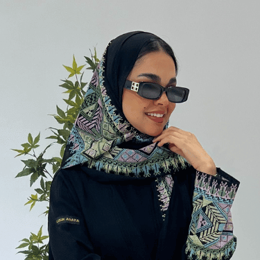 طرحه سوداء بتطريز سدو ملون
