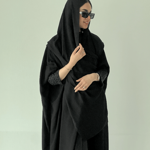 عباية بشت كريب ملكي مع شك أسود بالأكمام