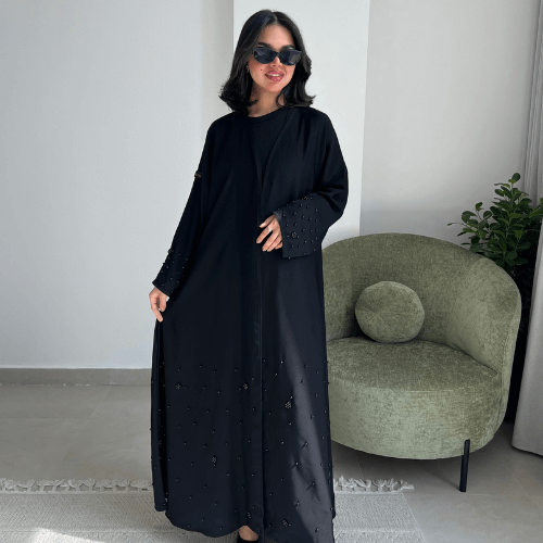 عباية كلوش مزينة باللؤلؤ الأسود على الأكمام واسفل العباية (عباية لينا) 