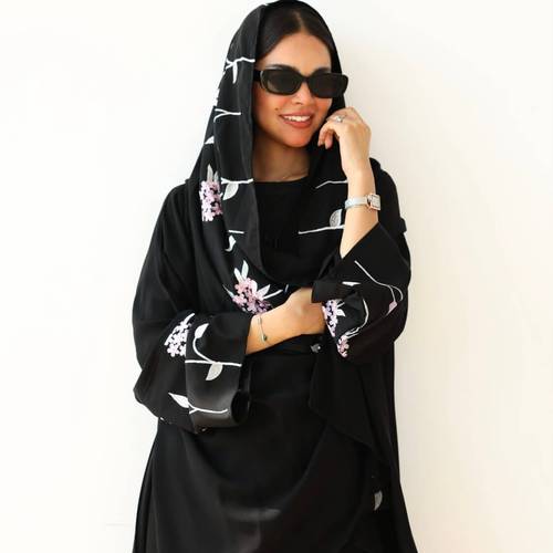 عباية كلوش بتطريز ورود موف على الكم (عبايه تغريد)