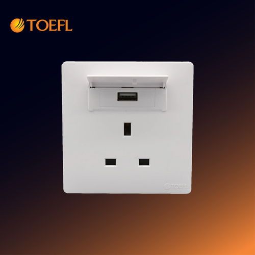 فيش ثلاثي مع منفذ يو اس بي USB لون ابيض بيانو