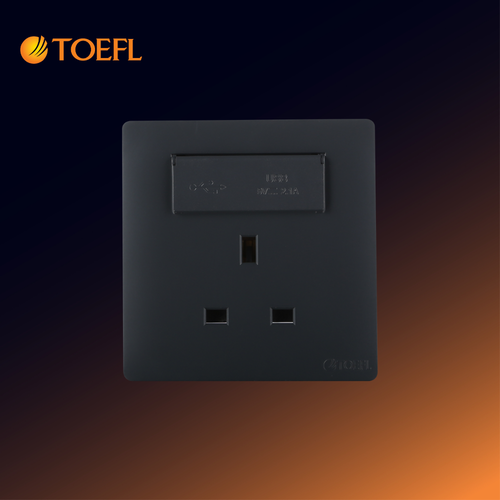فيش ثلاثي مع منفذ يو اس بي USB ابوغطاء لون أسود بيانو