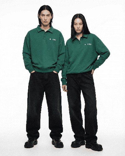 GREEN SWEATSHIRT