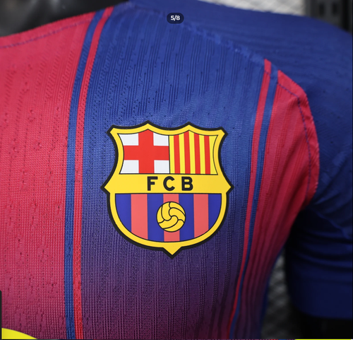 تيشيرت برشلونة الاساسي فئة اللاعبين موسم 25/26