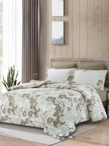 Printed 4-Pcs Queen Comforter Bedding Set Fits 160x200cm -Includes Comforter, Fitted Sheet, Pillow Shams & Pillowcases – Soft Microfiber Fabric with Soft 350 GSm Filling
