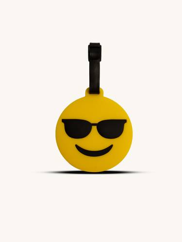 Luggage tag smile