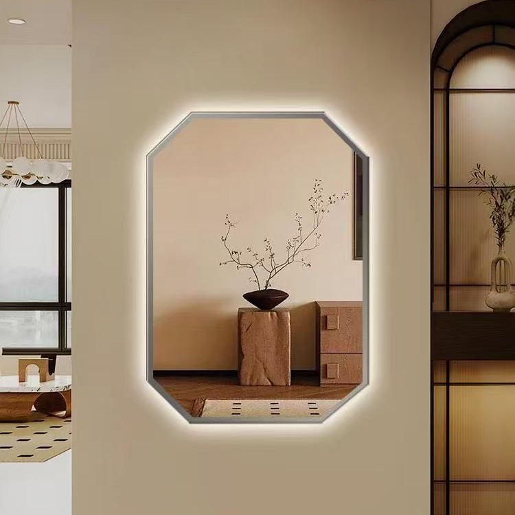 مرآة LED حائطية بتصميم فاخر