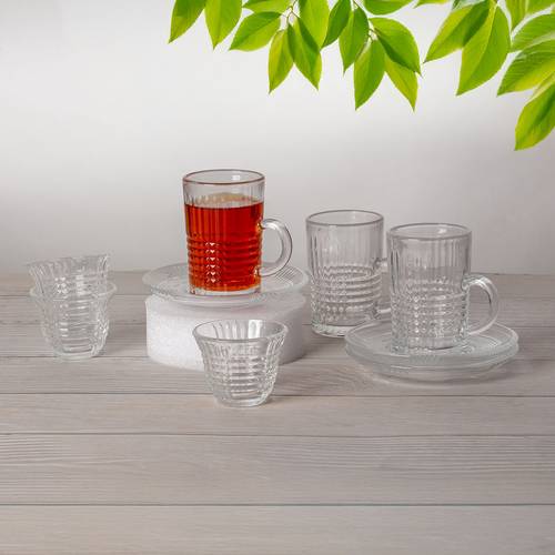 Set of 18 pieces of tea bowls and saucers with cups