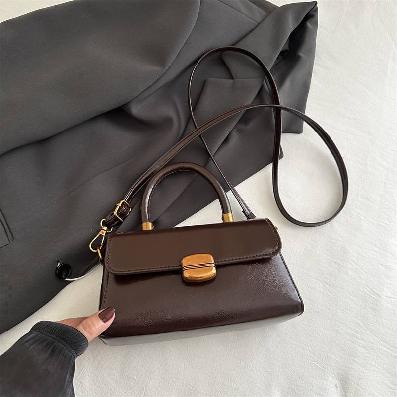 شنطة يد جلدية يومية - كاكاو
