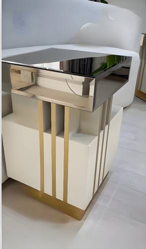 Elegant and Wonderful Serving Table - طاولة تقديم أنيقة ورائعة
