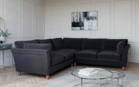 Black Velvet Sofa with Swedish Wood - كنبة مخمل أسود بخشب سويدي
