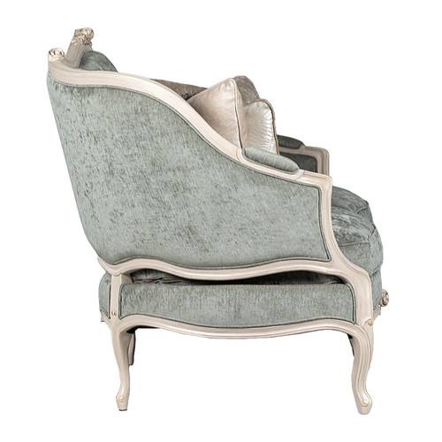 Elegant velvet chair with a luxurious classic design - bring Fatih