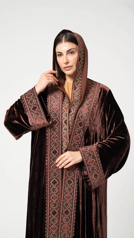 عبايه مخمل ياباني مطرزه | 50104AB