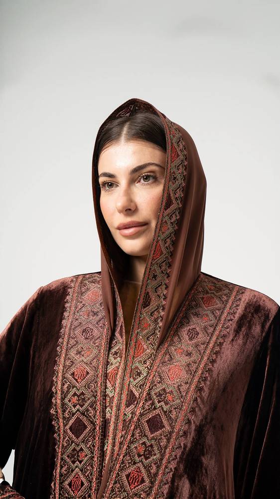 عبايه مخمل ياباني مطرزه | 50104AB