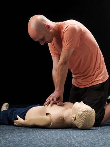 الإنعاش القلبي الرئوي / جهاز الصدمات الكهربائية (CPR / AED)
