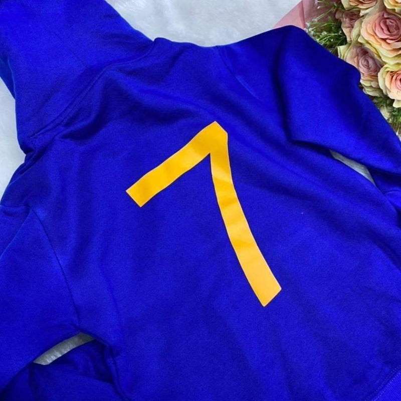 بلوفر شعار النصر