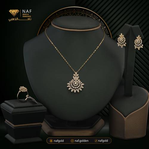 نص طقم ذهب عيار 18 الوزن 10.55 جرام تقريبا