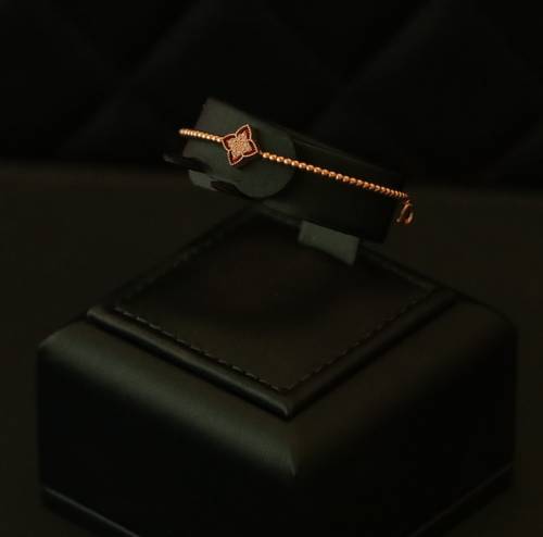 سواره اطفال ذهب عيار 18 الوزن 2.86 تقريبا