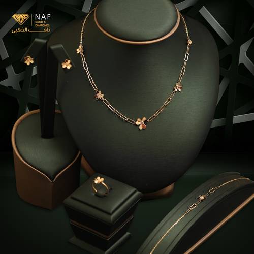 طقم ذهب ابيض عيار 18 الوزن 8.12 جرام تقريبا