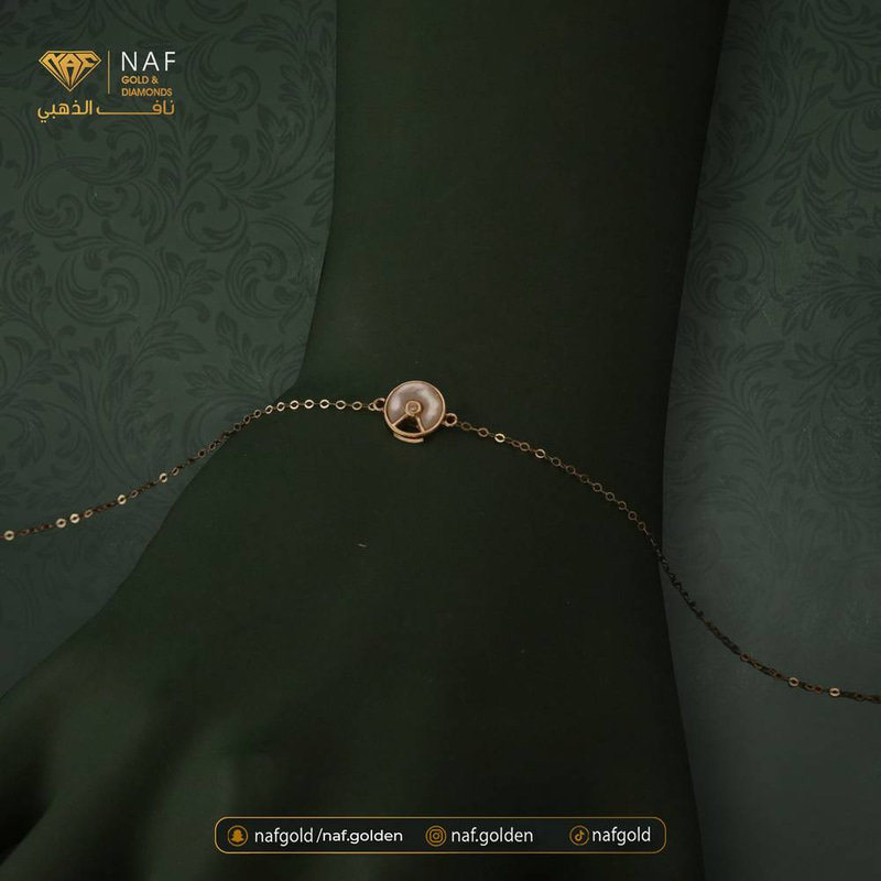 سواره ذهب عيار 18 الوزن 0.7 تقريبا. 