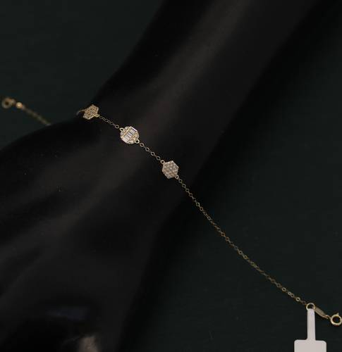 سواره ناعمه عيار 18 الوزن 0.76 تقريبا