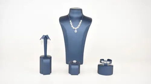 طقم ذهب عيار 18