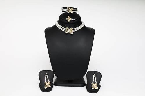 طقم ذهب أبيض عيار 18