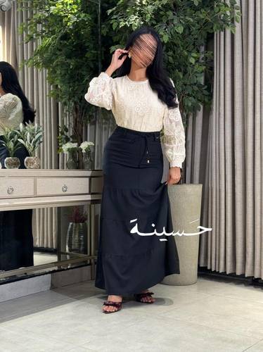تنورة اسود طويلة بخصر عالي ورباط أمامي