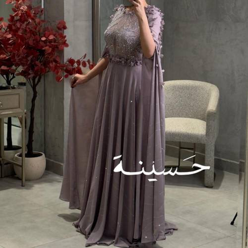 فستان موف مطرّز بكاب ملكي