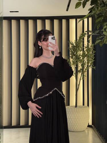 فستان سهرة أسود طويل شيفون بليسيه كورسيه كريستال
