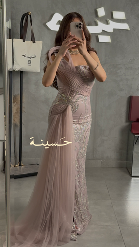 فستان سهرة فخم بتصميم استثنائي
