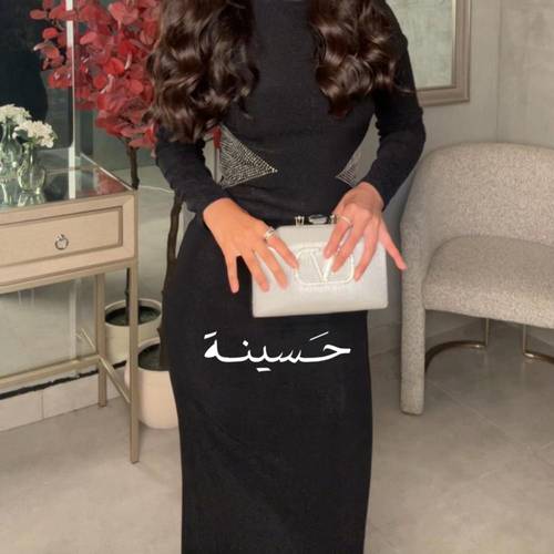 فستان ماسك بتدخيل فصوص من الرقبة والجنب